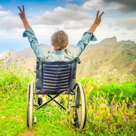 Homme handicapé heureux